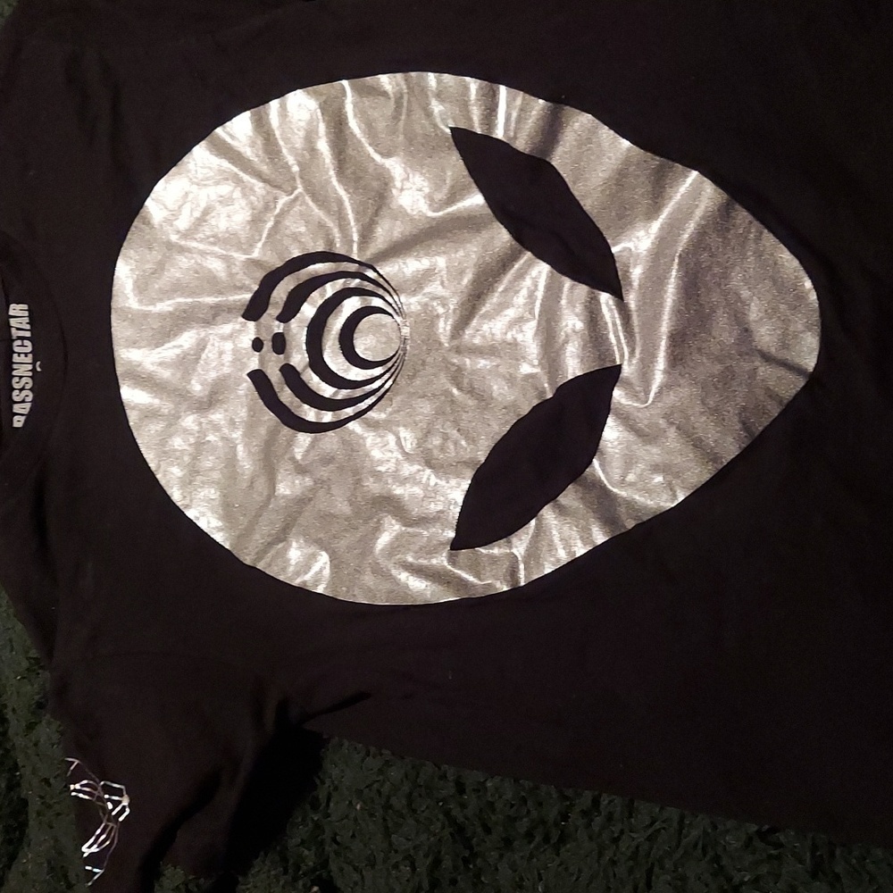 Unreal! Iridescent metallic alien / moon phase bassnectar dbl sided graphic tee